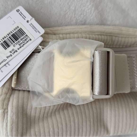 NWT Lululemon Everywhere Belt Bag Corduroy, Bone/Gold, 1L - Picture 12 of 13